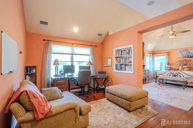 8 Marian Drive, West Windsor, NJ 08550