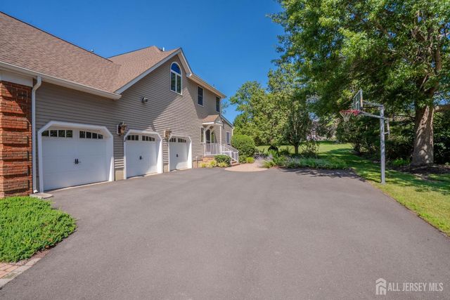 8 Marian Drive, West Windsor, NJ 08550