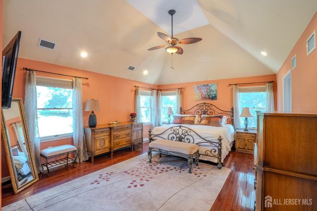 8 Marian Drive, West Windsor, NJ 08550