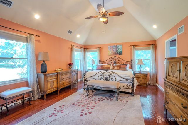 8 Marian Drive, West Windsor, NJ 08550