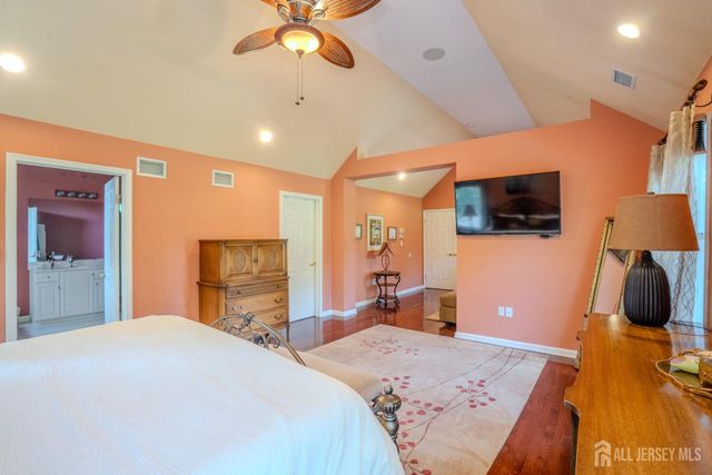 8 Marian Drive, West Windsor, NJ 08550