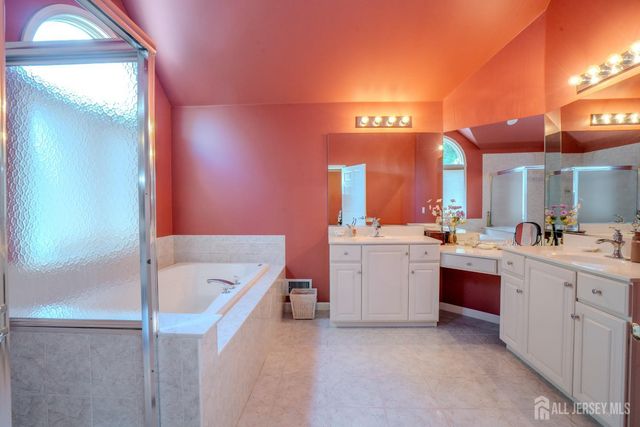 8 Marian Drive, West Windsor, NJ 08550