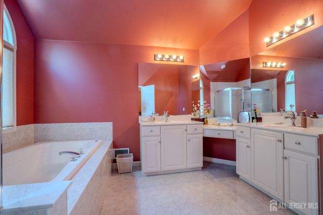 8 Marian Drive, West Windsor, NJ 08550