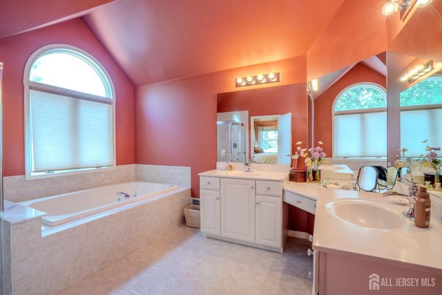8 Marian Drive, West Windsor, NJ 08550
