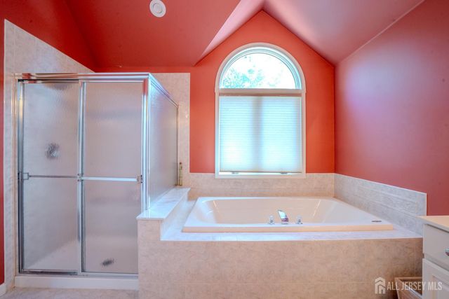 8 Marian Drive, West Windsor, NJ 08550