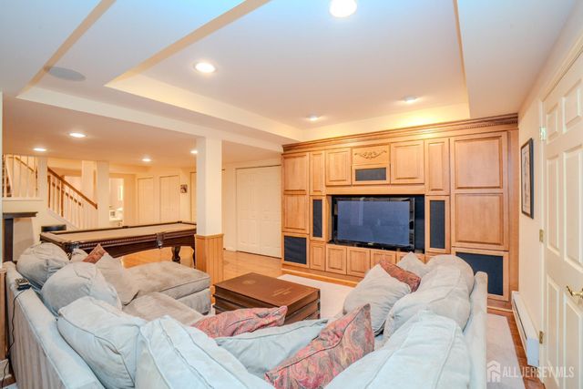 8 Marian Drive, West Windsor, NJ 08550