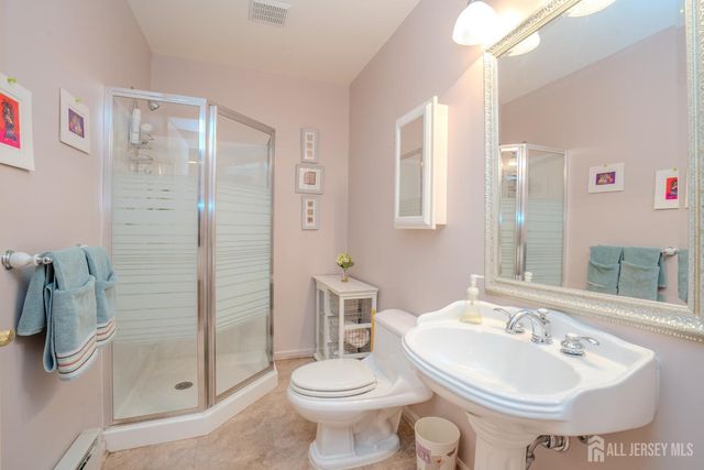 8 Marian Drive, West Windsor, NJ 08550