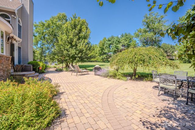 8 Marian Drive, West Windsor, NJ 08550