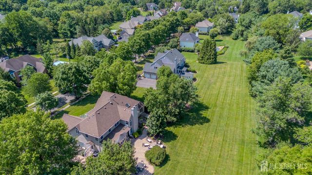 8 Marian Drive, West Windsor, NJ 08550