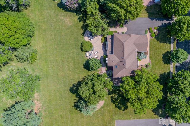 8 Marian Drive, West Windsor, NJ 08550