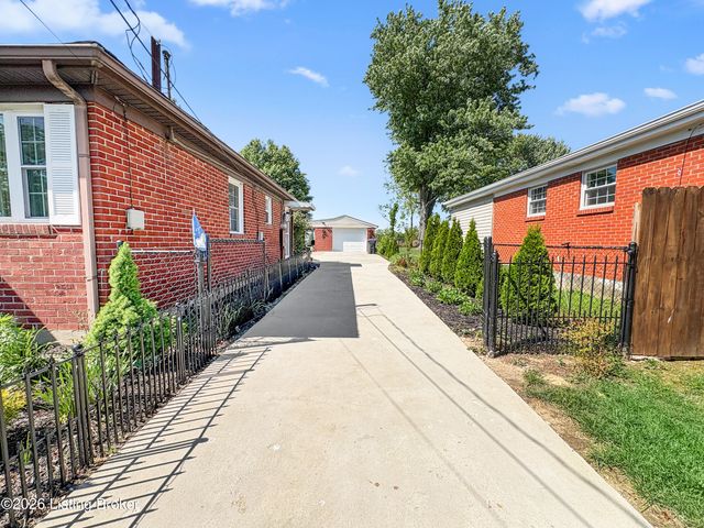 7405 Mount Washington Rd, Louisville, KY 40229