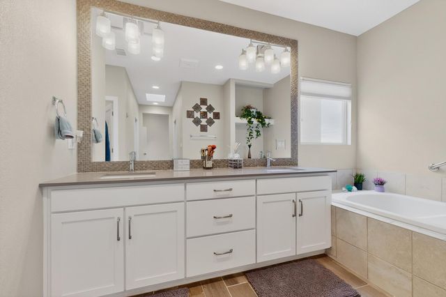 8900 Desert Rain Road NW, Albuquerque, NM 87120