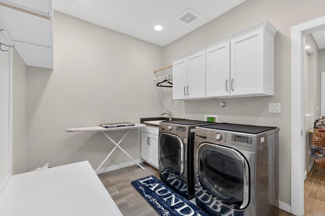 8900 Desert Rain Road NW, Albuquerque, NM 87120