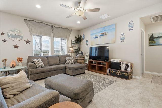 117 Aruba Dr, Rockport, TX 78382