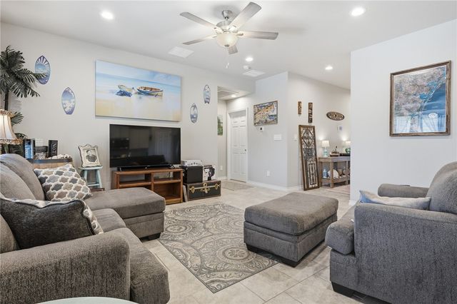 117 Aruba Dr, Rockport, TX 78382
