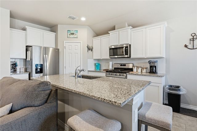 117 Aruba Dr, Rockport, TX 78382