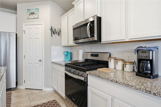 117 Aruba Dr, Rockport, TX 78382