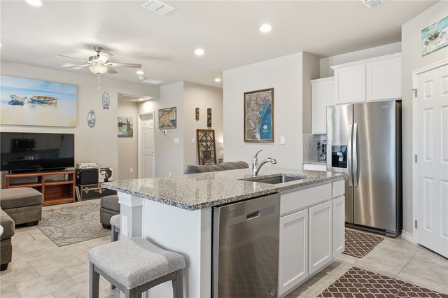 117 Aruba Dr, Rockport, TX 78382