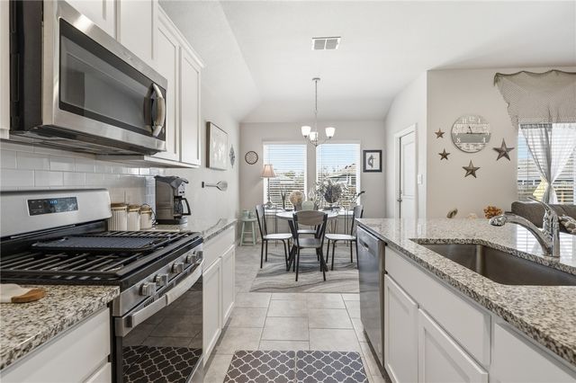 117 Aruba Dr, Rockport, TX 78382