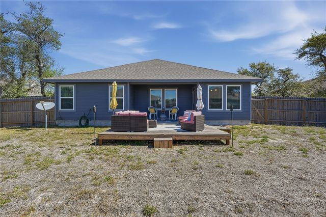 117 Aruba Dr, Rockport, TX 78382