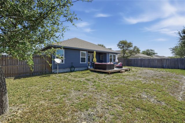 117 Aruba Dr, Rockport, TX 78382