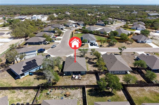 117 Aruba Dr, Rockport, TX 78382