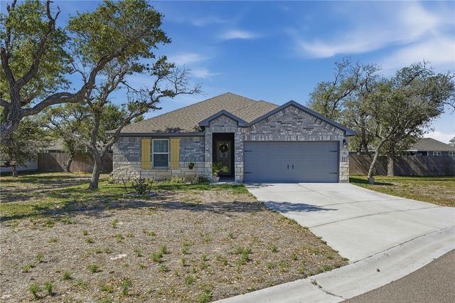 117 Aruba Dr, Rockport, TX 78382