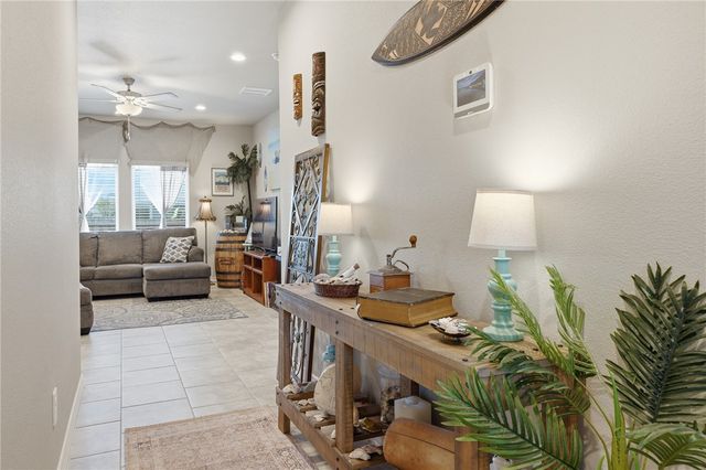 117 Aruba Dr, Rockport, TX 78382