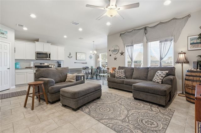 117 Aruba Dr, Rockport, TX 78382