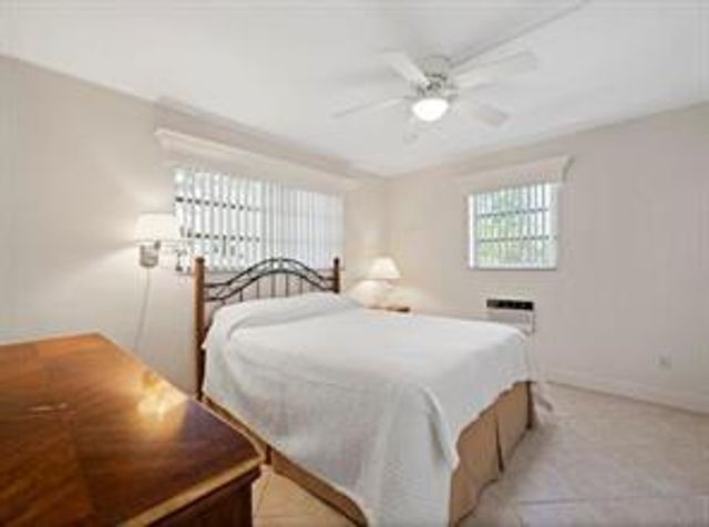 1050 SE 14th Place 15B, Fort Lauderdale, FL 33316