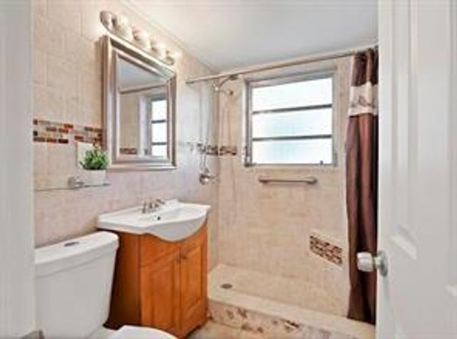 1050 SE 14th Place 15B, Fort Lauderdale, FL 33316