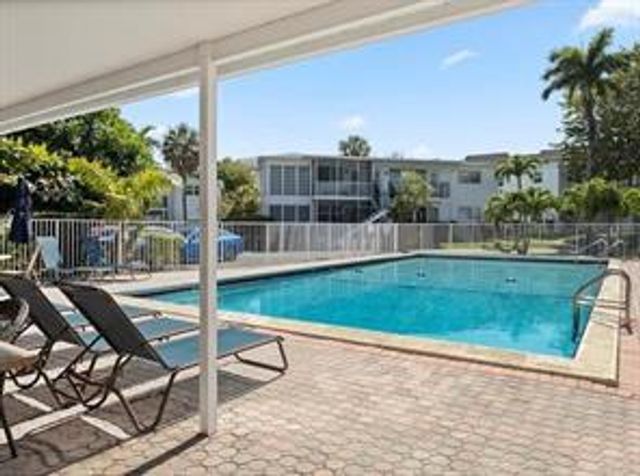 1050 SE 14th Place 15B, Fort Lauderdale, FL 33316