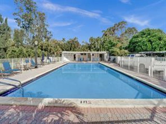 1050 SE 14th Place 15B, Fort Lauderdale, FL 33316