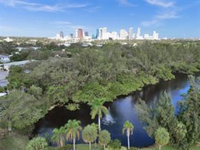 1050 SE 14th Place 15B, Fort Lauderdale, FL 33316