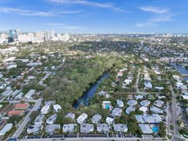 1050 SE 14th Place 15B, Fort Lauderdale, FL 33316