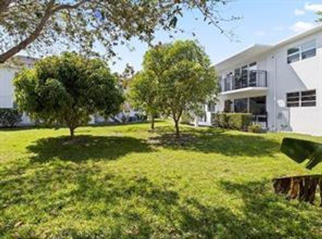 1050 SE 14th Place 15B, Fort Lauderdale, FL 33316