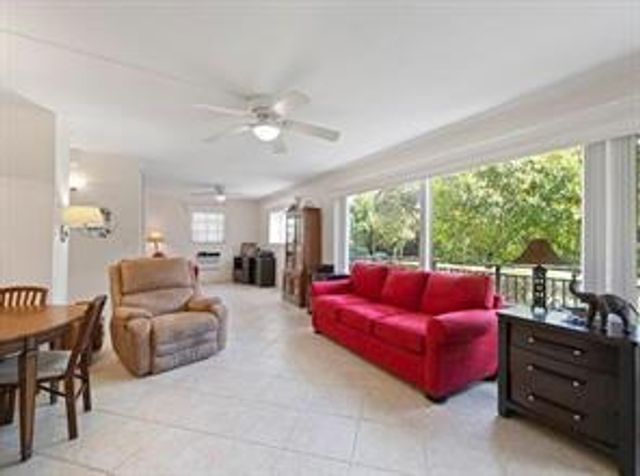 1050 SE 14th Place 15B, Fort Lauderdale, FL 33316