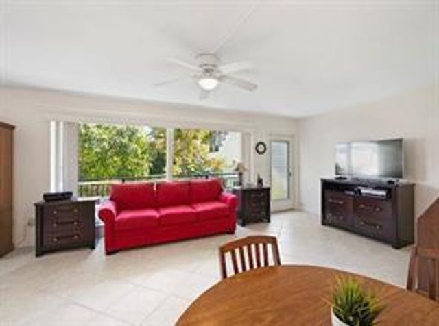 1050 SE 14th Place 15B, Fort Lauderdale, FL 33316