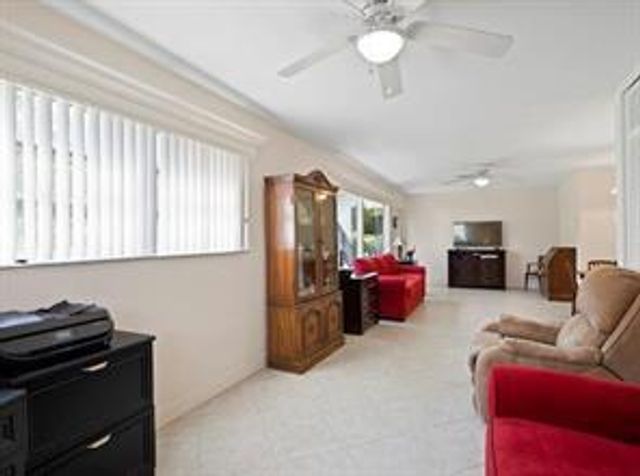1050 SE 14th Place 15B, Fort Lauderdale, FL 33316