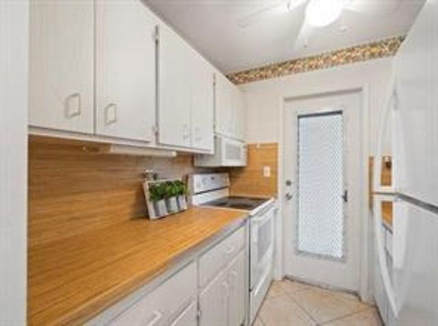 1050 SE 14th Place 15B, Fort Lauderdale, FL 33316