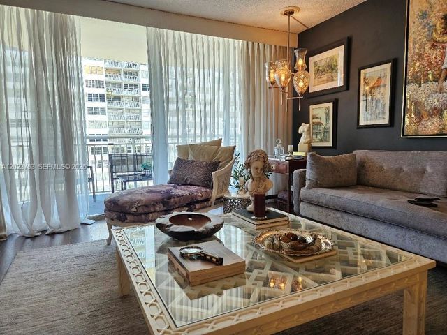 18061 Biscayne Blvd 901, Aventura, FL 33160