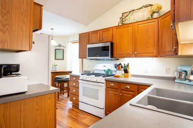 700 Leroy Lane 8, River Falls, WI 54022