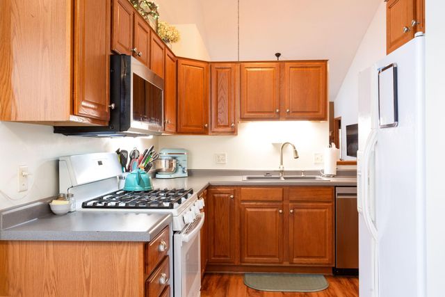 700 Leroy Lane 8, River Falls, WI 54022