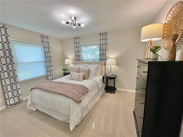 2512 Queen Ridge Drive, Independence, MO 64055
