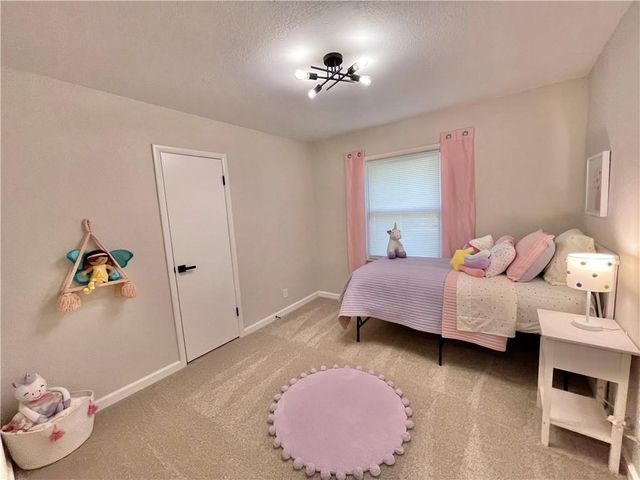 2512 Queen Ridge Drive, Independence, MO 64055