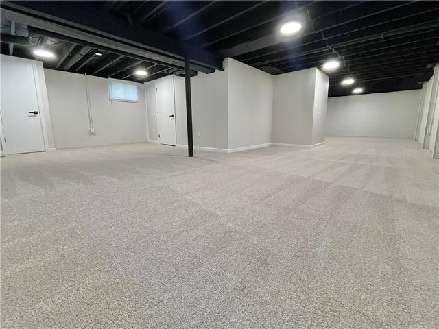 2512 Queen Ridge Drive, Independence, MO 64055