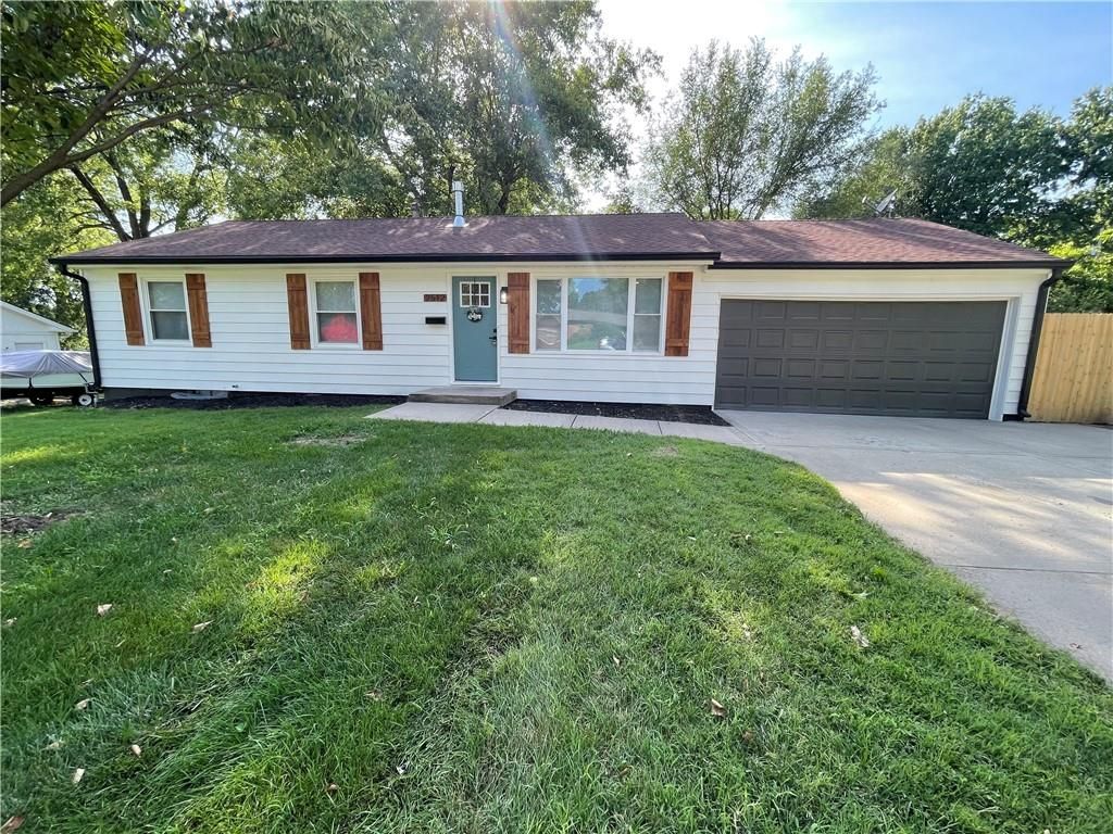 2512 Queen Ridge Drive, Independence, MO 64055