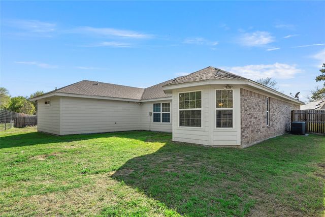 606 Powers Street, Lacy Lakeview, TX 76705