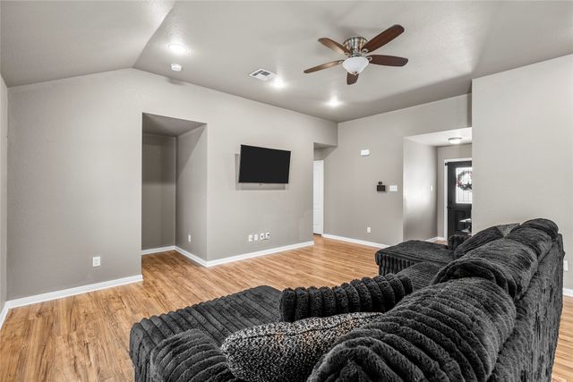 606 Powers Street, Lacy Lakeview, TX 76705