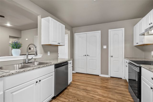 606 Powers Street, Lacy Lakeview, TX 76705